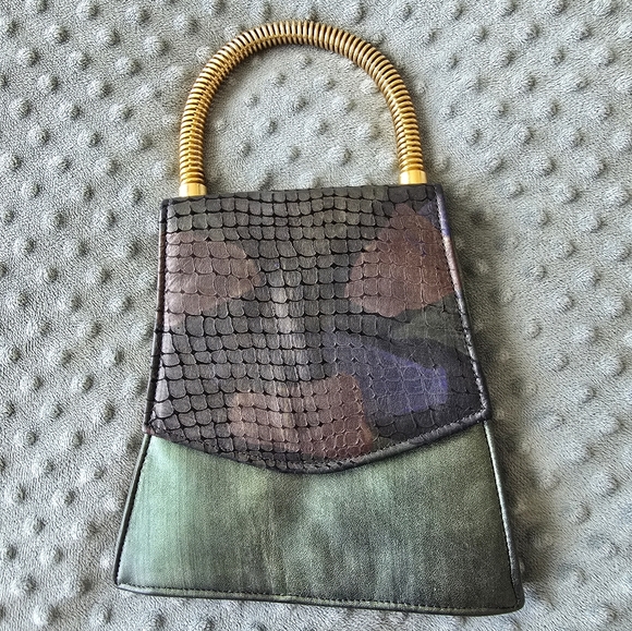 Source Unknown Handbags - VTG Unbranded Edgy Embossed Snakeskin-Style Handbag